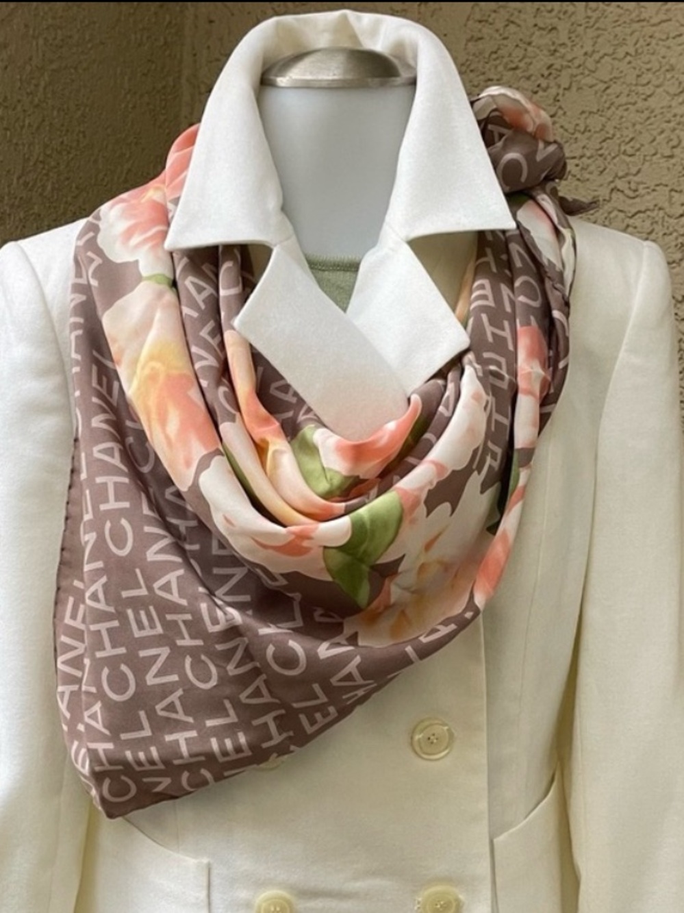 New vintage Chanel multicolored floral design large silk scarf - Picture 10 of 15